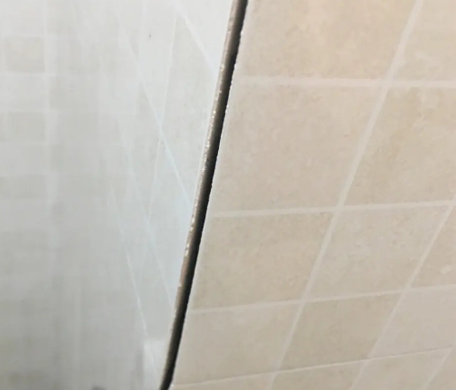 龙岩瓷砖空鼓维修公司分享阳台瓷砖脱落的修复过程可以分为以下几个步骤